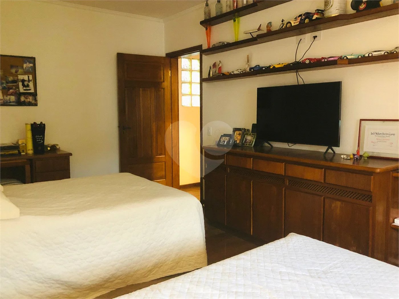 SOBRADO A VENDA NO TREMEMBÉ - 3 DORMS. (1 SUÍTE) E 5 VAGAS