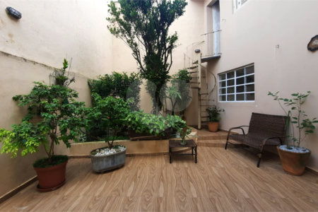 Casa à venda com 3 quartos, sendo 2 suítes, em Santo Amaro, São Paulo, SP