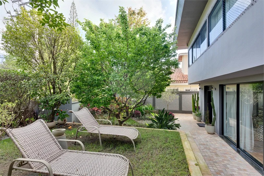 Casa à venda com 4 suítes em Granja Julieta, São Paulo, SP