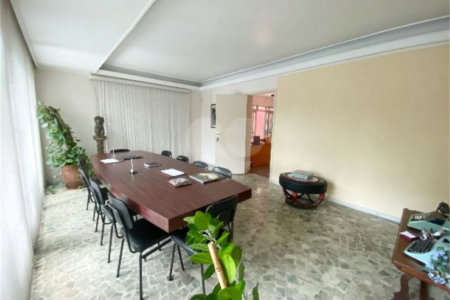 Sobrado à venda com 4 quartos, sendo 1 suíte, em Vila Congonhas, São Paulo, SP