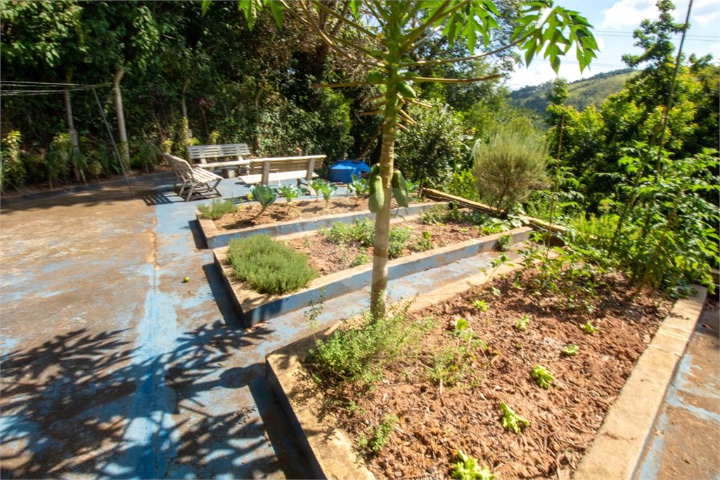 Chácara à venda com 3 suítes no Centro, Araçariguama, SP