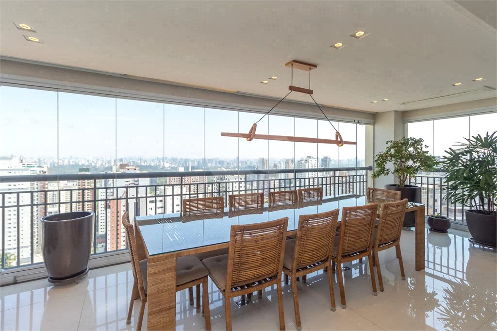 Apartamento - Vila Mariana - Alto Padrão - 3 Suítes - 4 Vagas - Venda / Compra - Próximo ao Metrô