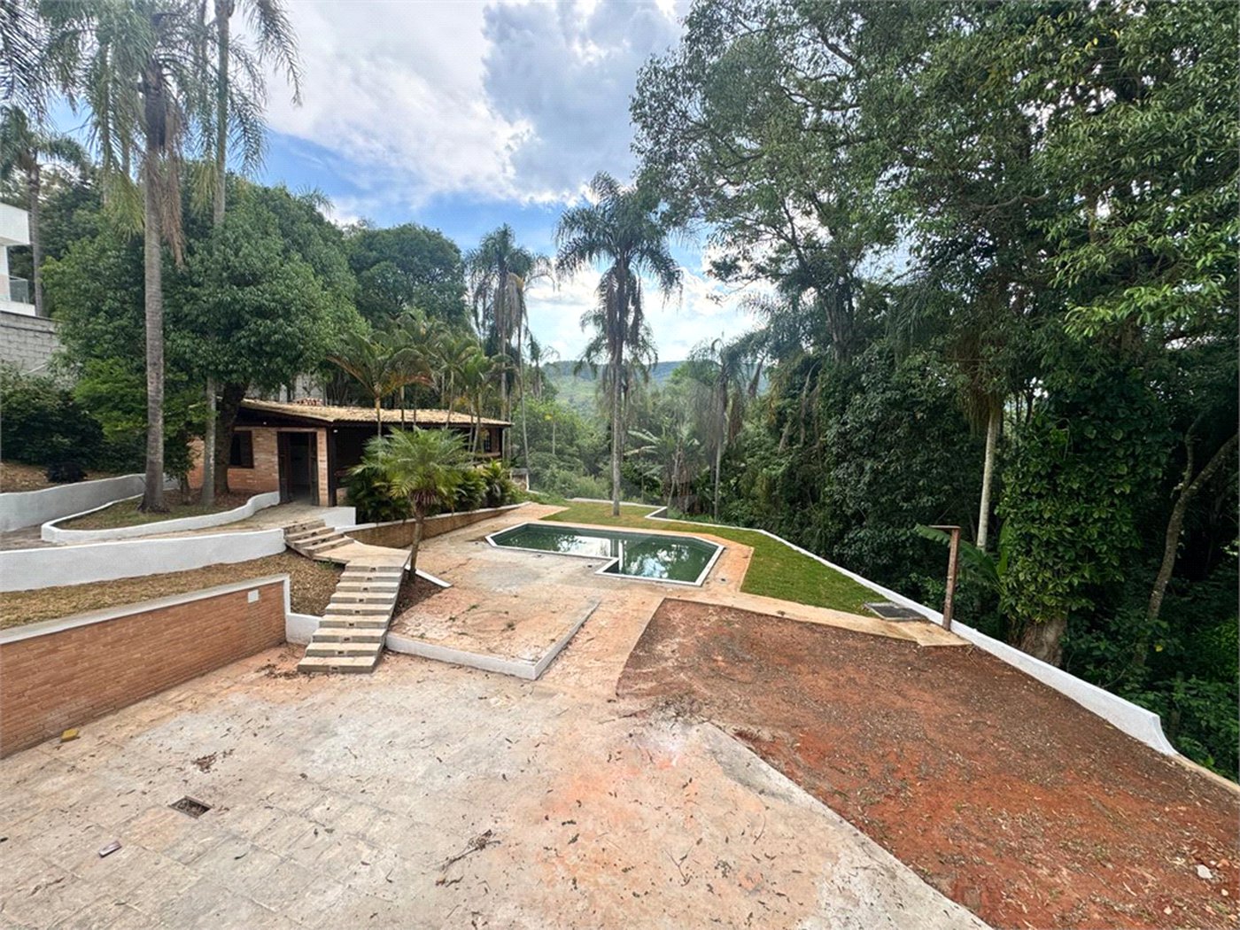 Casa à venda com 5 quartos, sendo 2 suítes, no condomínio Sausalito, Mairiporã - SP