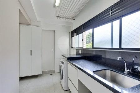 Apartamento à venda com 3 quartos, sendo 2 suítes, em Alto da Boa Vista, São Paulo, SP