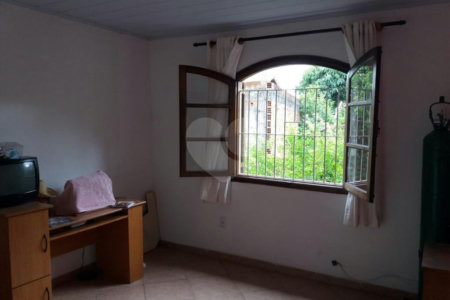 Casa à venda com 4 quartos, sendo 1 suíte,  em Jardim Helga, São Paulo, SP