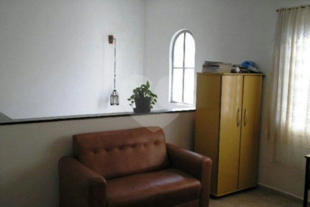 Sobrado à venda com 4 quartos, sendo 1 suíte, em Vila Nivi, São Paulo, SP