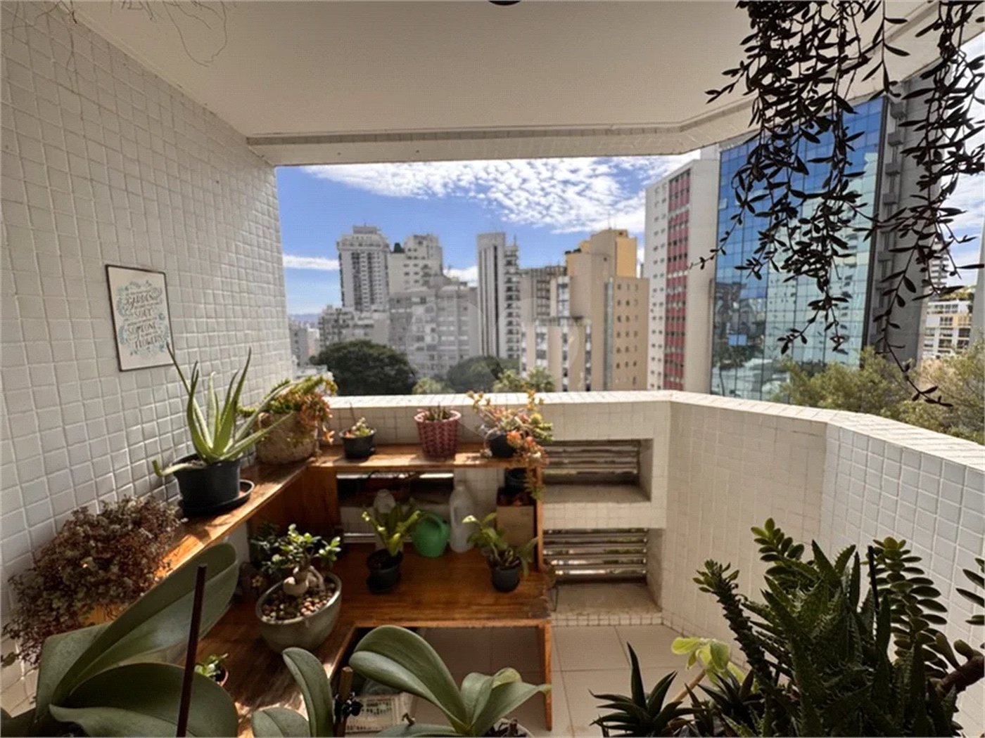 Higienópolis: Apartamento de 350 m2, 4 suítes, 5 vagas.