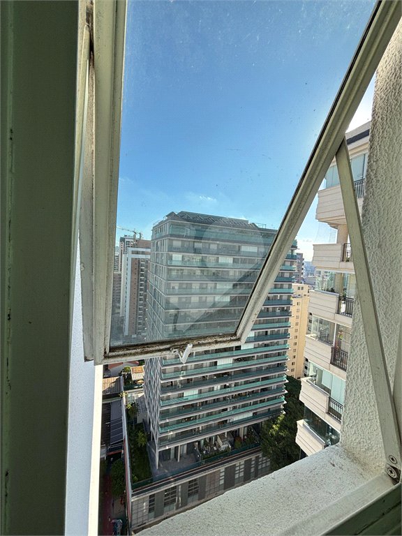 Apartamento à venda com 3 quartos, sendo 1 suíte,  em Indianópolis, São Paulo, SP