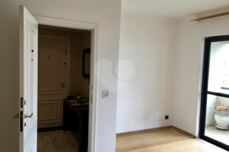 Apartamento com 3 Dormitórios sendo 1 Suíte 2 Vagas à Venda 99 m² por R$ 650.000