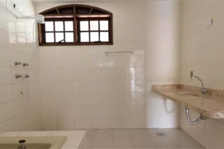 Casa à venda com 4 quartos, sendo 1 suíte,  em Vila Tiradentes, São Paulo, SP