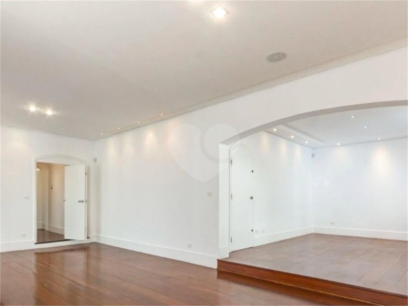 Casa à venda com 4 quartos, sendo 2 suítes, em Vila Morumbi, São Paulo, SP