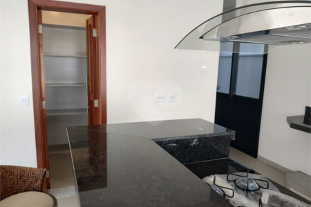 Casa à venda com 3 suítes no condomínio Santa Isabel I, Louveira - SP