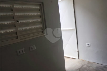 Casa Térrea à venda com 1 quarto em Vila Nivi, São Paulo, SP