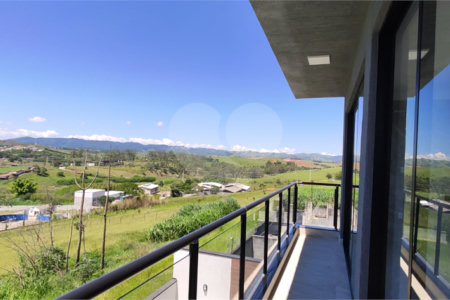 Casa à venda com 3 quartos, sendo 1 suíte,  no condomínio Reserva do Vale, Caçapava - SP
