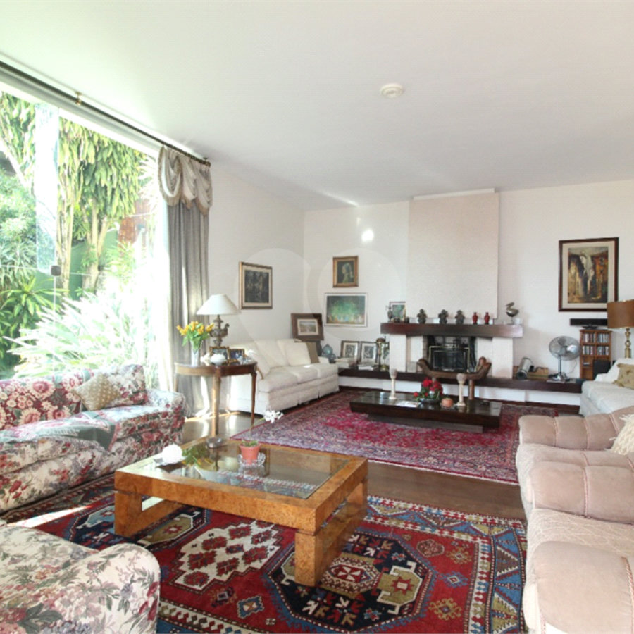 Casa à venda com 4 suítes em Jardim Leonor, São Paulo, SP