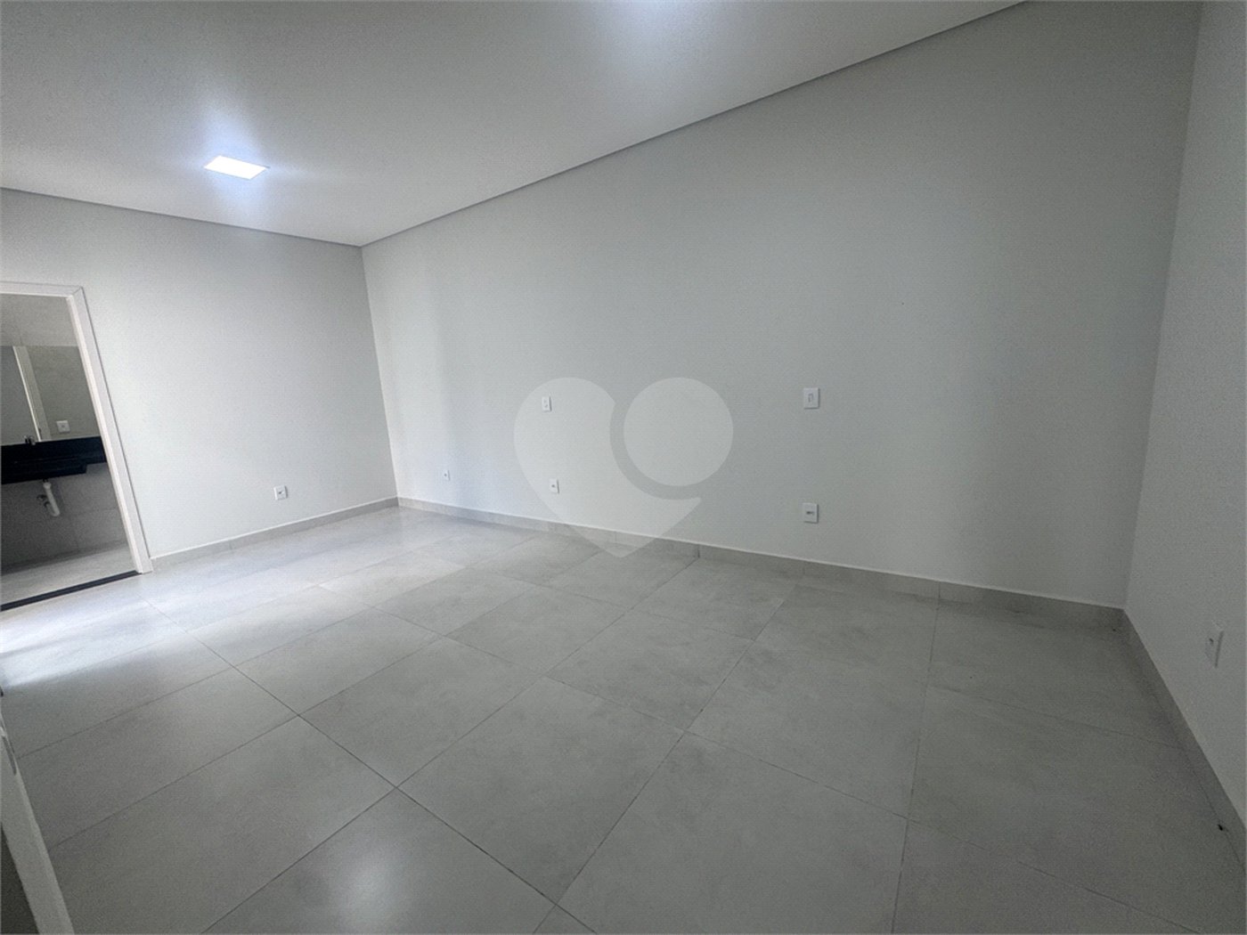 Casa à venda com 3 quartos, sendo 1 suíte, no condomínio Residencial Villagio Wanel, Sorocaba - SP