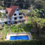 Sobrado à venda com 4 suítes em Serra da Cantareira, Mairiporã, SP