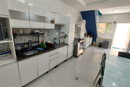 Casa à venda com 4 quartos, sendo 2 suítes, no condomínio Vivendas do Mendanha, Rio de Janeiro - RJ