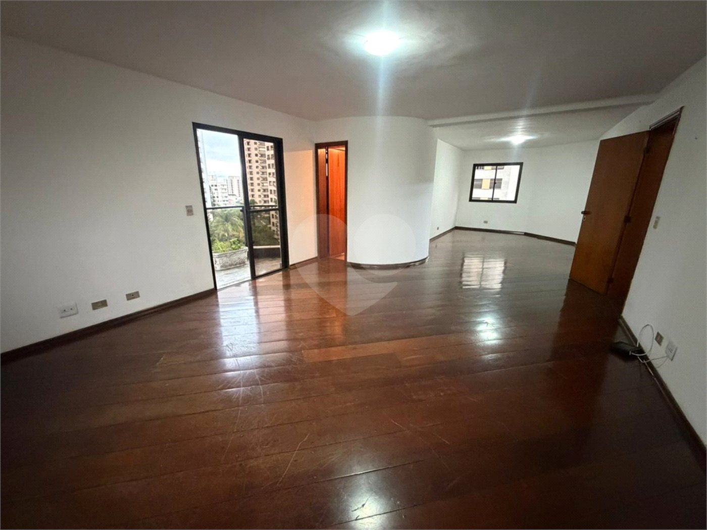 Apartamento com 3 suítes no Jardim França