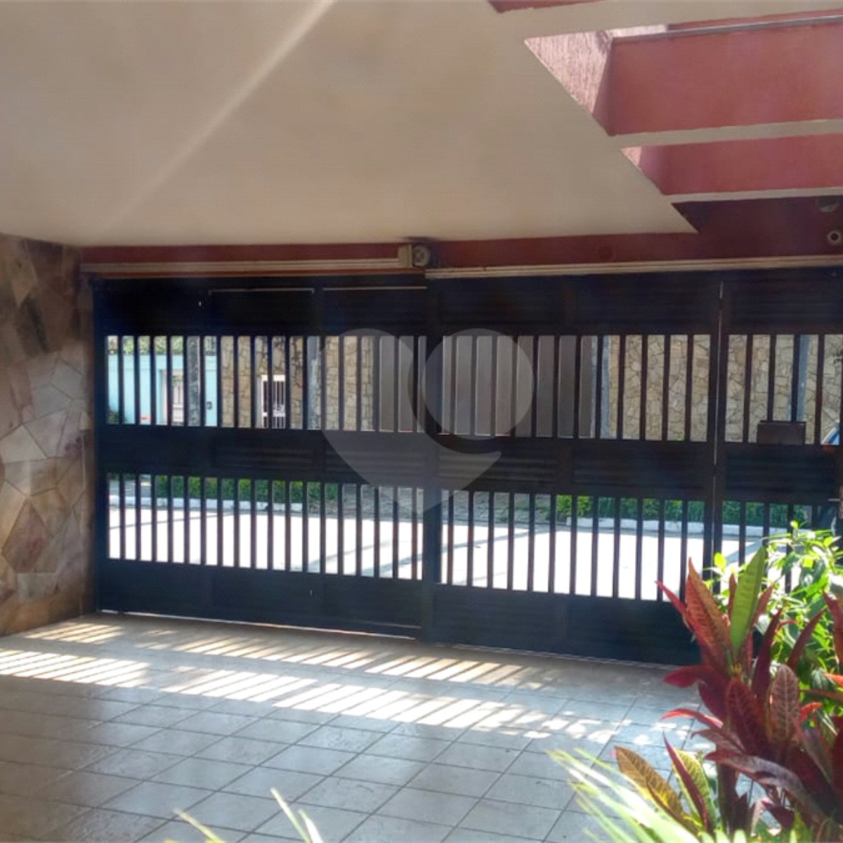 Sobrado à venda com 4 quartos, sendo 1 suíte, em Interlagos, São Paulo, SP