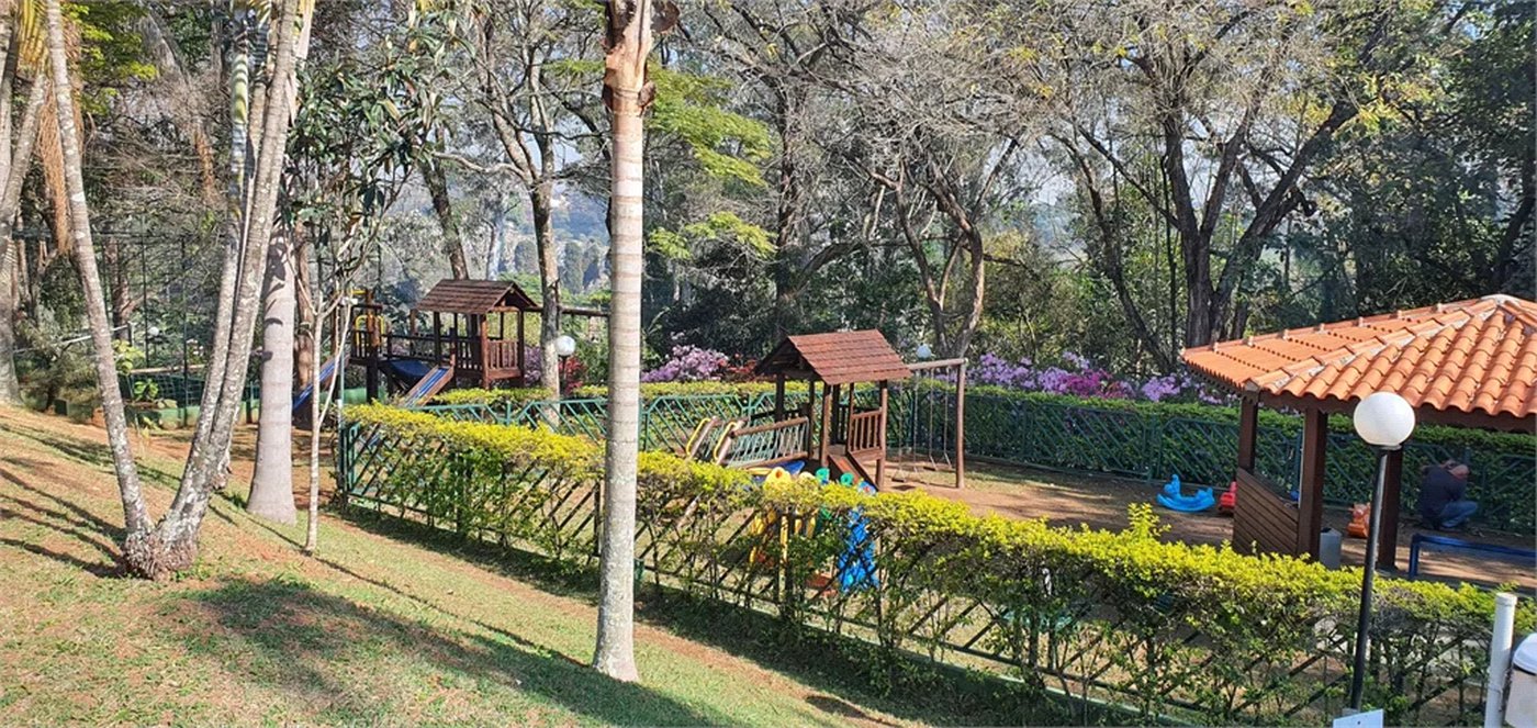 Casa à venda com 4 quartos, sendo 2 suítes, no condomínio Vila Panamericana, São Paulo - SP