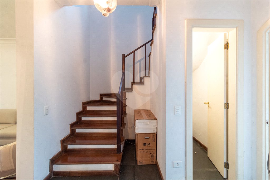 Casa à venda com 4 quartos, sendo 2 suítes,  no condomínio Vila das Flores, São Paulo - SP