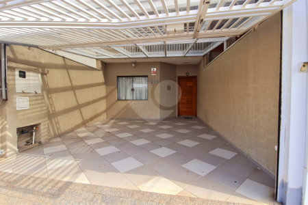 Sobrado à venda com 3 quartos, sendo 1 suíte,  em Jardim Leocádia, Sorocaba, SP