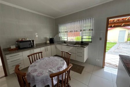 Casa à venda com 4 quartos, sendo 2 suítes, no condomínio Zuleika Jabour, Salto - SP