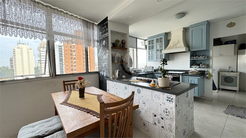 Apartamento à venda com 4 suítes em Vila Suzana, São Paulo, SP