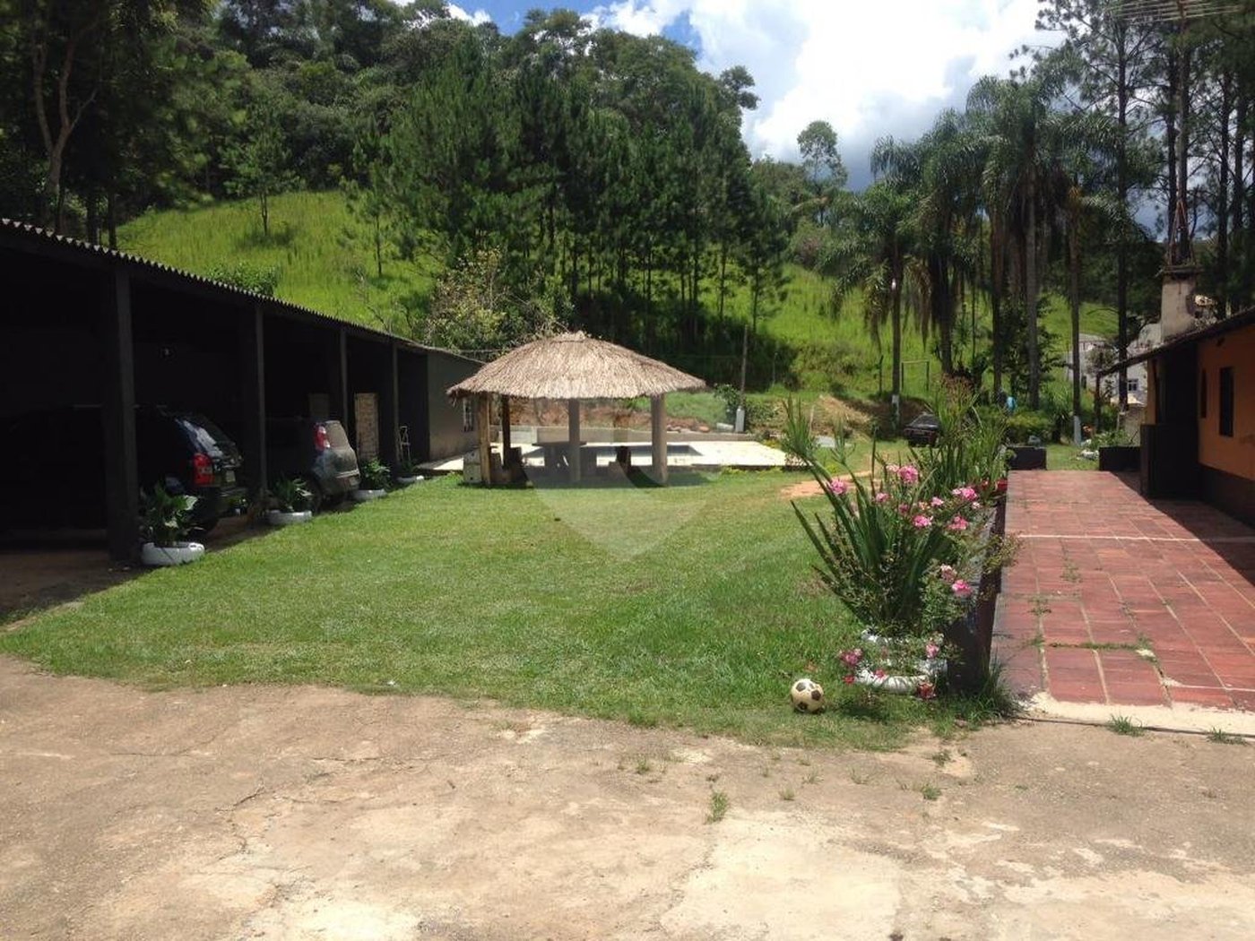 Casa à venda com 6 quartos, sendo 2 suítes,  em Roseira, Mairiporã, SP