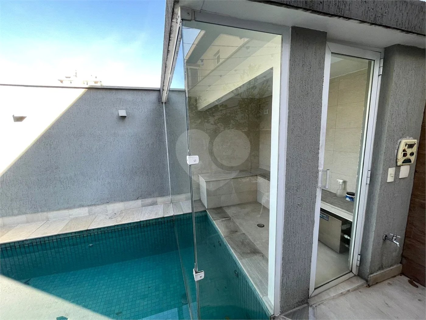 Casa à venda com 4 suítes no condomínio Fechado, São Paulo - SP