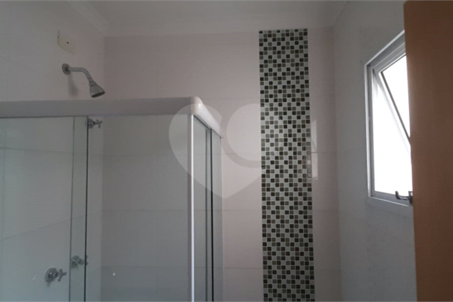 Casa à venda com 3 quartos, sendo 2 suítes, no condomínio Mário Araújo, São Paulo - SP