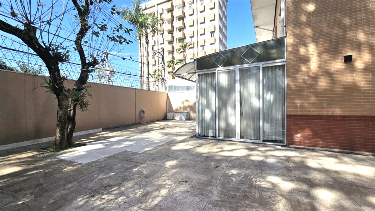 Casa à venda com 3 quartos, sendo 1 suíte, no condomínio Flora Park, São Paulo - SP
