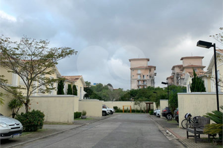 Casa à venda com 3 quartos, sendo 2 suítes,  no condomínio Residencial Jardins, São Bernardo do Campo - SP