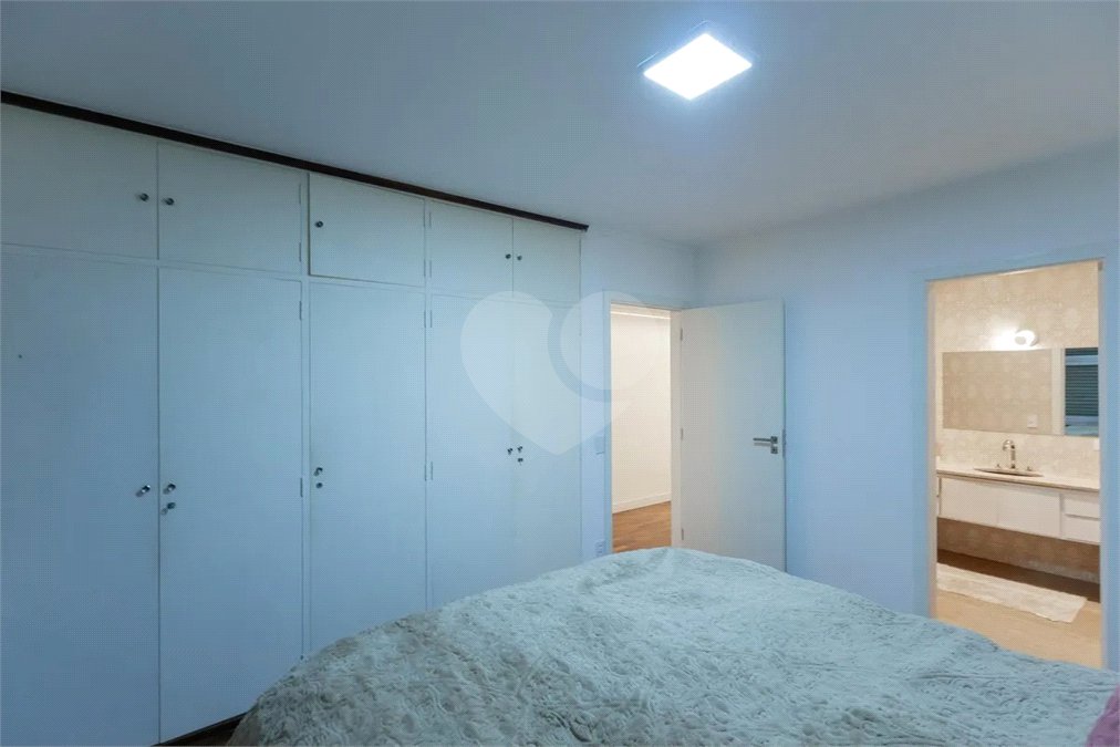 Sobrado à venda com 4 quartos, sendo 3 suítes,  em Brooklin, São Paulo, SP