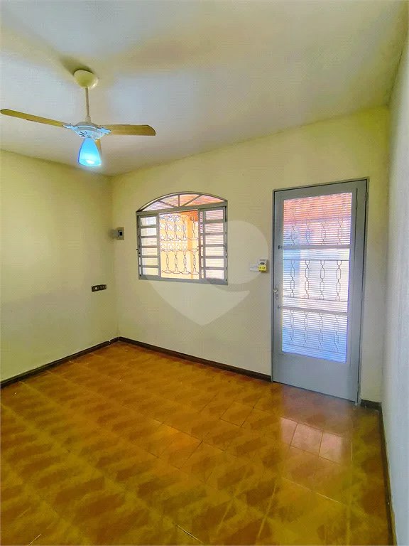 Casa Térrea para Venda – Bairro Vila Avaí, Indaiatuba - com 02 quartos- 01 banheiro-sala -cozinha-quintal e garagem 0 1carro