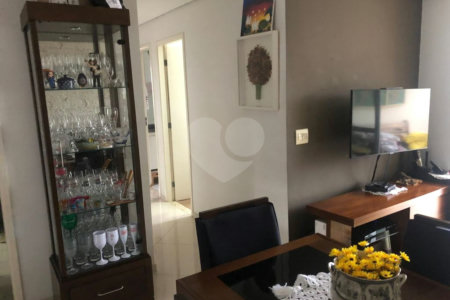 Apartamento à venda com 3 quartos, sendo 1 suíte, em Vila Firmiano Pinto, São Paulo, SP