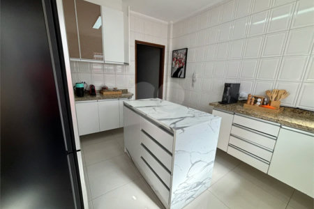 Casa à venda com 3 quartos, sendo 1 suíte, no condomínio Mira Estrela, São Paulo - SP