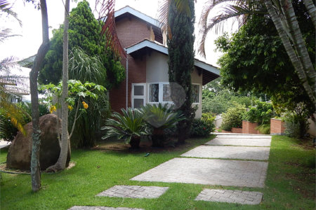 Casa à venda com 3 quartos, sendo 1 suíte, no condomínio Alpes de Vinhedo, Vinhedo - SP