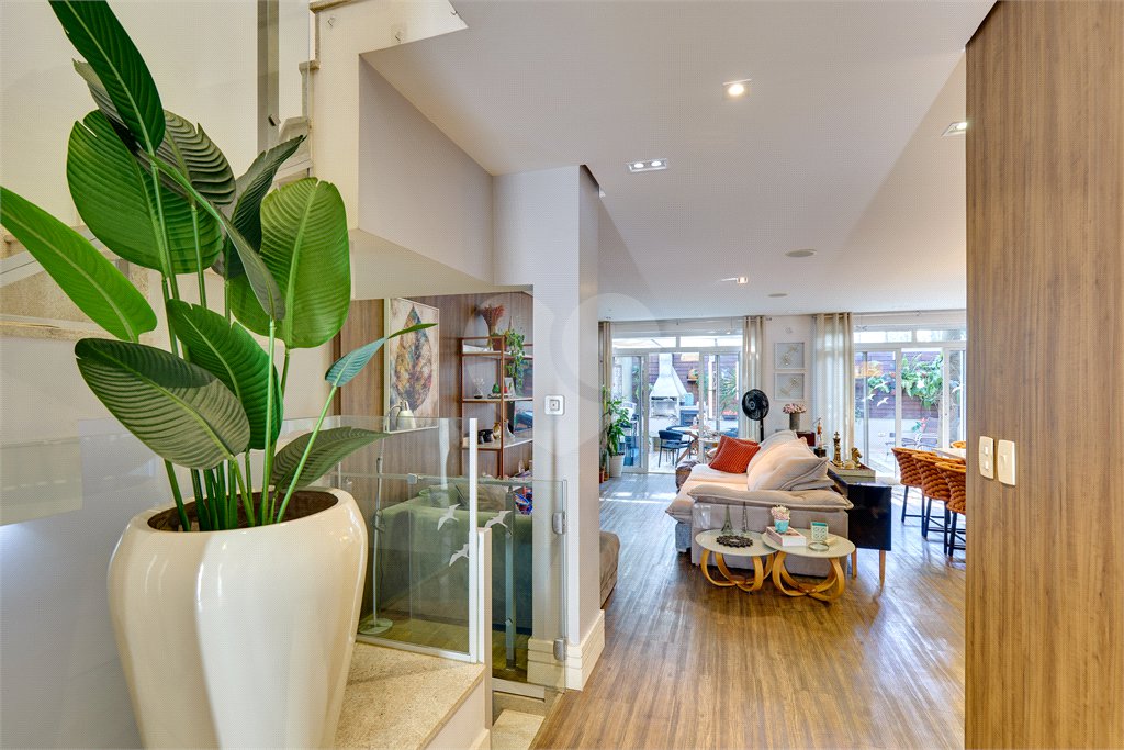 Casa à venda com 4 suítes no condomínio Vila Inglesa, São Paulo - SP