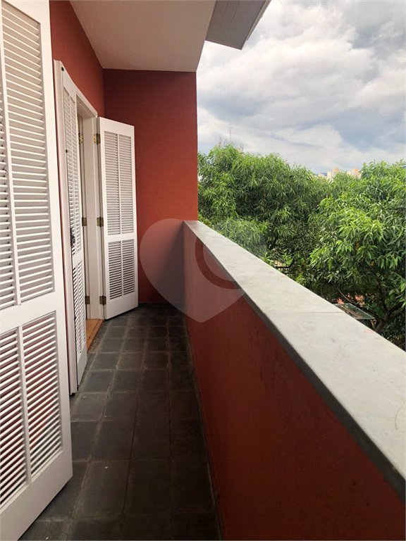 Sobrado em condomínio fechado