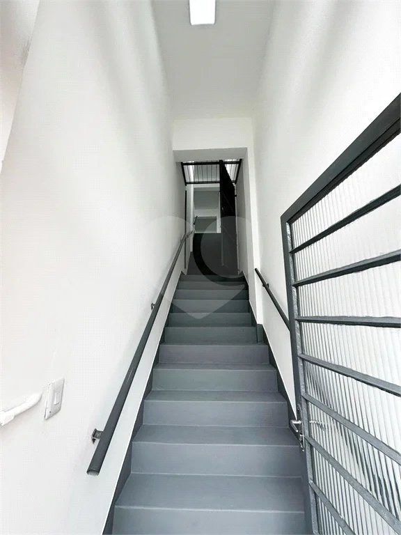Galpão com 250m² , 4 vagas , para locação em Itaquera.