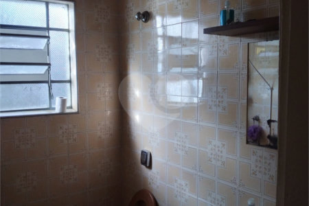 Casa Térrea com 3 dormitórios.