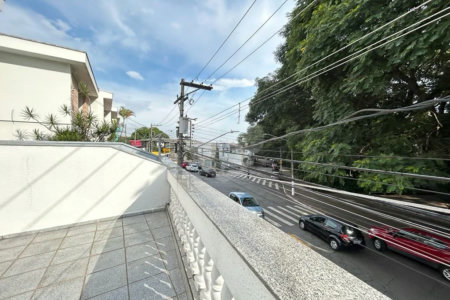 SOBRADO PARA LOCAÇÃO NO PARQUE DOMINGOS COM 03 DORM 01 SUITE 02 VAGAS DE GARAGEM