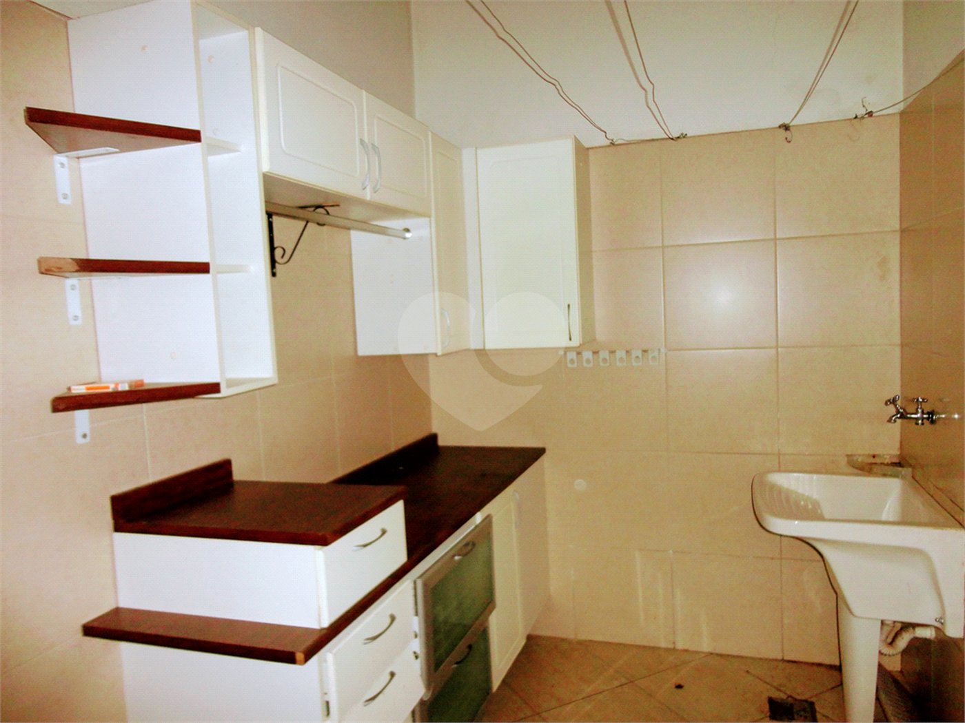 Casa à venda com 4 suítes no condomínio Estância Marambaia, Vinhedo - SP