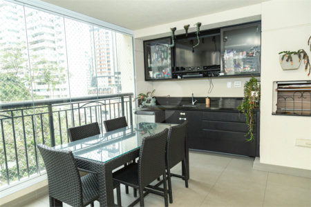 Apartamento à venda com 4 quartos, sendo 2 suítes, em Moema, São Paulo, SP