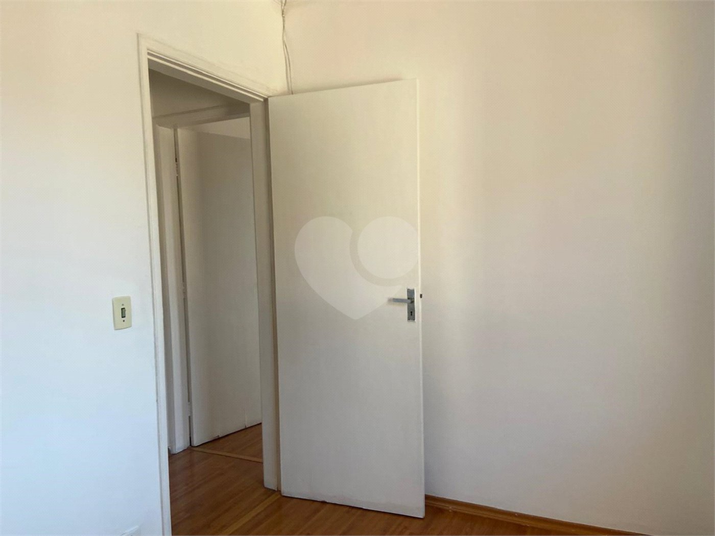 Sobrado à venda com 3 quartos, sendo 1 suíte,  em Parque Maria Domitila, São Paulo, SP