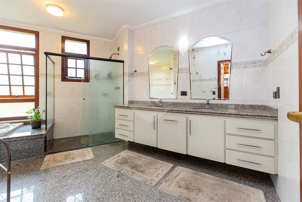 Casa à venda com 5 quartos, sendo 3 suítes,  no condomínio Residencial Morumbi, São Paulo - SP