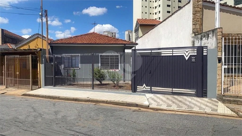 Casa Térrea com 87m² de área construida e 223,7 m² de terreno, localizado na Vila Augusta.