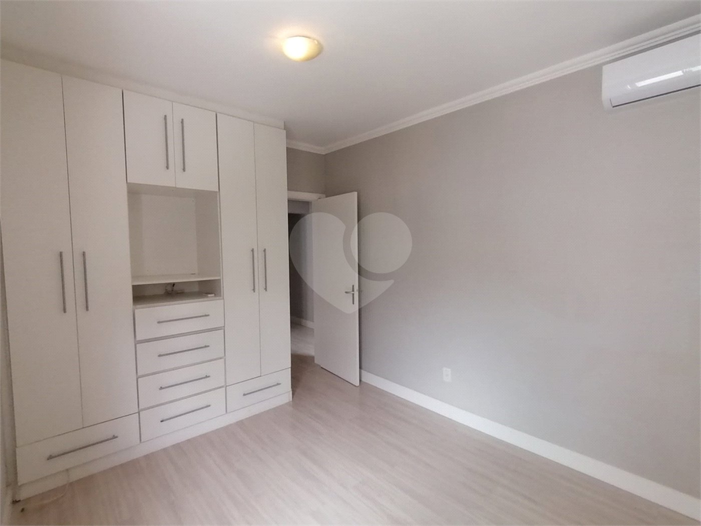 Casa para alugar com 3 quartos, sendo 1 suíte, no condomínio Recanto dos Paturis, Vinhedo - SP